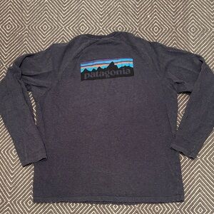 Patagonia Navy Long Sleeve tee sweatshirt with Vibrant Logo Mens large